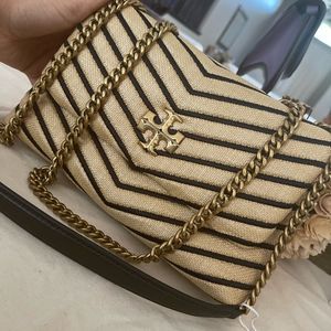 New 🖤 Tory Burch Kira Chevron Straw shoulder bag